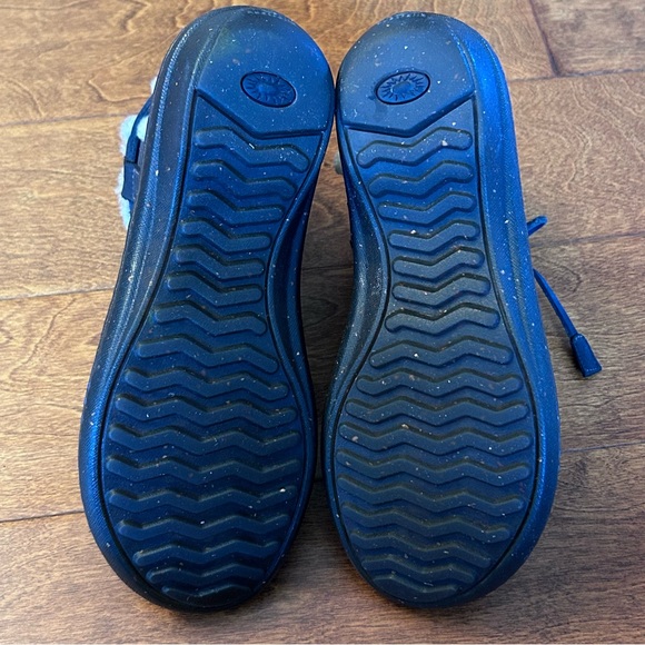 UGG Women’s Cove 5136 Sheepskin Shearling Boots Black Leather US Size 8 Comfort - Picture 13 of 15